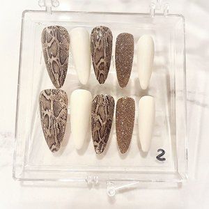 Hand-made white/glitter press on nails with snake-print|party nails|with glue